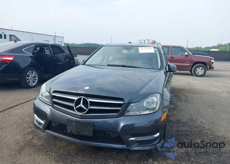 2014 Mercedes-Benz C 300 Luxury 4Matic/Sport 4Matic из США, поврежденный, VIN WDDGF8AB7EG201975